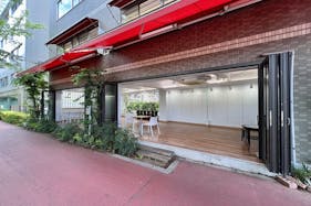 【中目黒駅8分】目黒川沿い、桜が目の前に広がる開放的なレンタルスペース