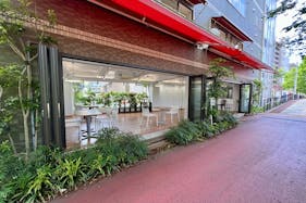 【中目黒駅8分】目黒川沿い、桜が目の前に広がる開放的なレンタルスペース