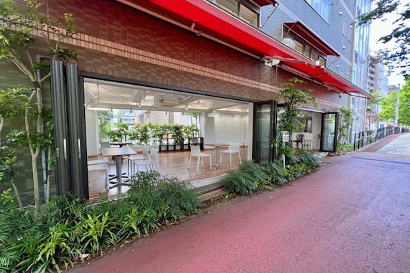 【中目黒駅8分】目黒川沿い、桜が目の前に広がる開放的なレンタルスペース