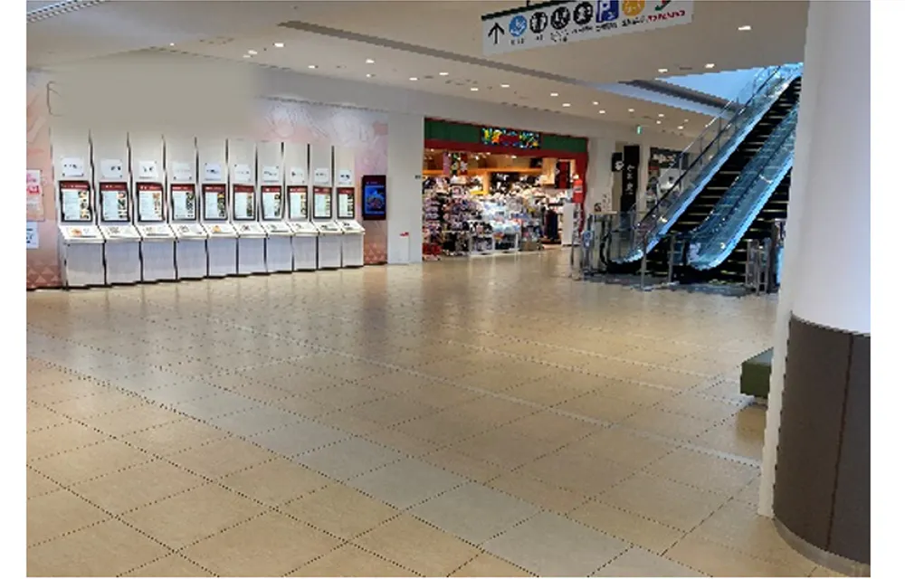 【ららぽーと横浜】2階 ノースカーブモール