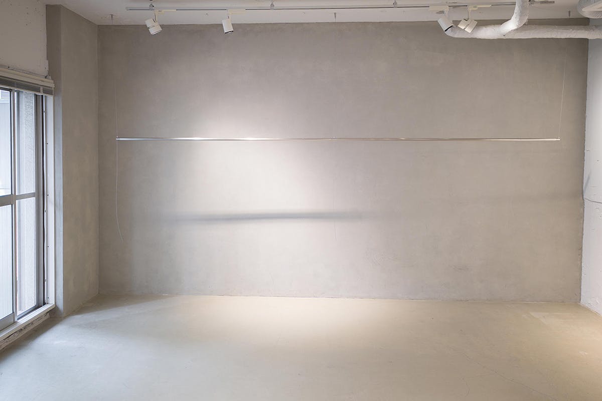 【代官山駅1分】アパレル等の展示会や販売会に適した白壁×モルタル×無垢床で温かみとクールさを兼ね備えた都会的なレンタルスペース