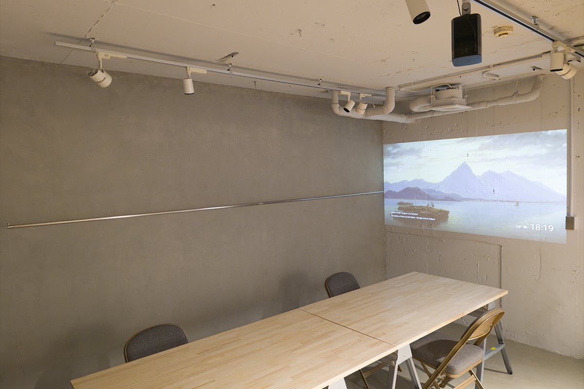 【代官山駅1分】アパレル等の展示会や販売会に適した白壁×モルタル×無垢床で温かみとクールさを兼ね備えた都会的なレンタルスペース