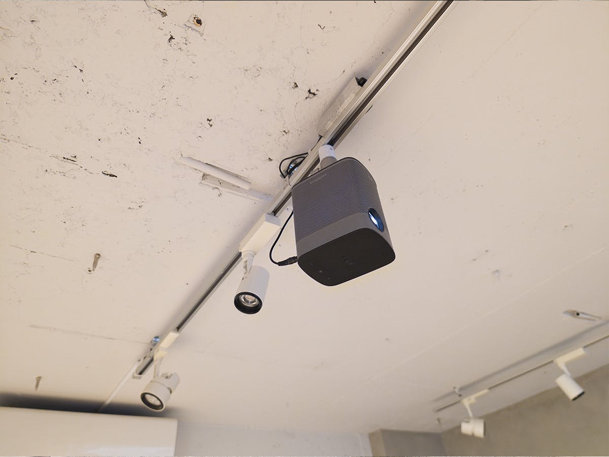 【代官山駅1分】アパレル等の展示会や販売会に適した白壁×モルタル×無垢床で温かみとクールさを兼ね備えた都会的なレンタルスペース