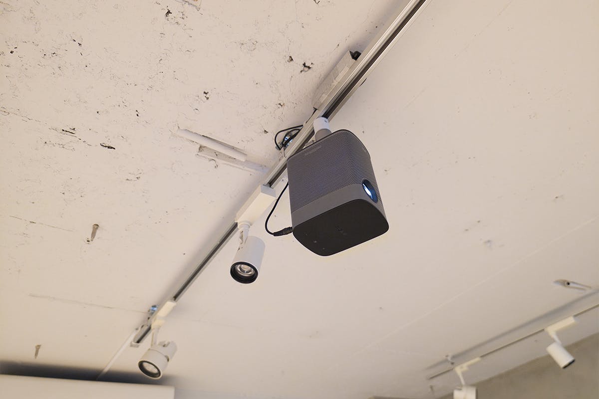 【代官山駅1分】アパレル等の展示会や販売会に適した白壁×モルタル×無垢床で温かみとクールさを兼ね備えた都会的なレンタルスペース