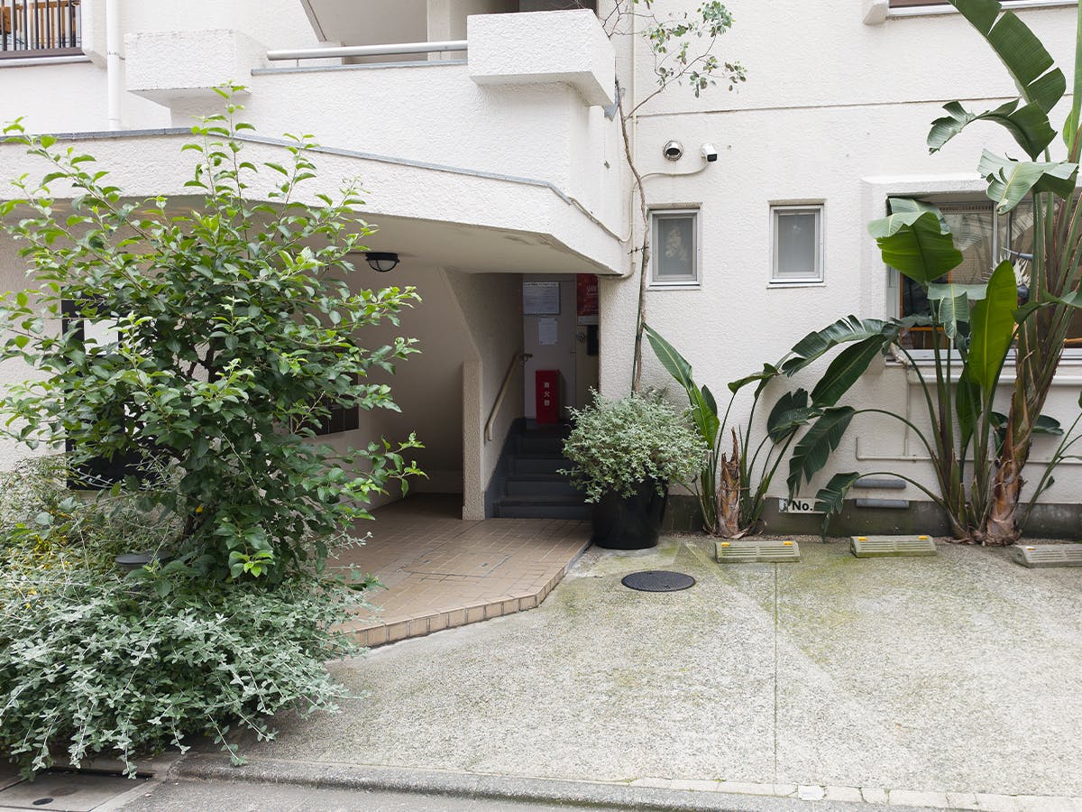 【代官山駅1分】アパレル等の展示会や販売会に適した白壁×モルタル×無垢床で温かみとクールさを兼ね備えた都会的なレンタルスペース