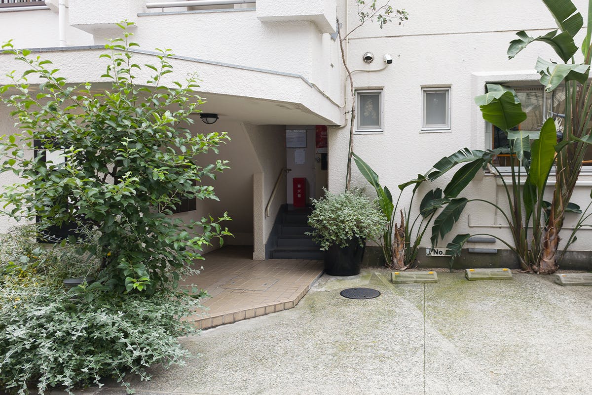 【代官山駅1分】アパレル等の展示会や販売会に適した白壁×モルタル×無垢床で温かみとクールさを兼ね備えた都会的なレンタルスペース