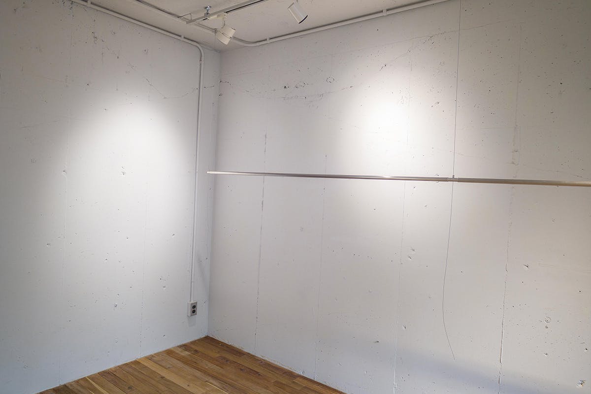 【代官山駅1分】アパレル等の展示会や販売会に適した白壁×モルタル×無垢床で温かみとクールさを兼ね備えた都会的なレンタルスペース