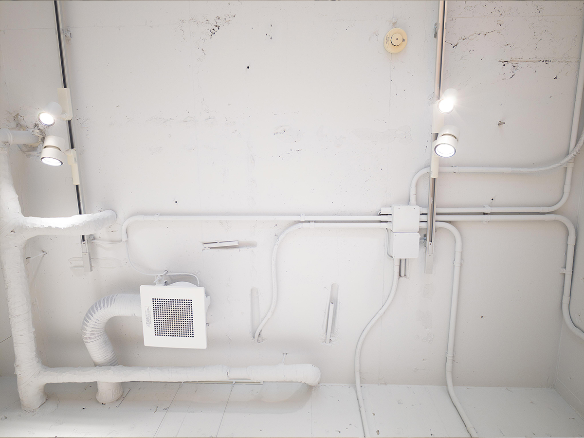 【代官山駅1分】アパレル等の展示会や販売会に適した白壁×モルタル×無垢床で温かみとクールさを兼ね備えた都会的なレンタルスペース