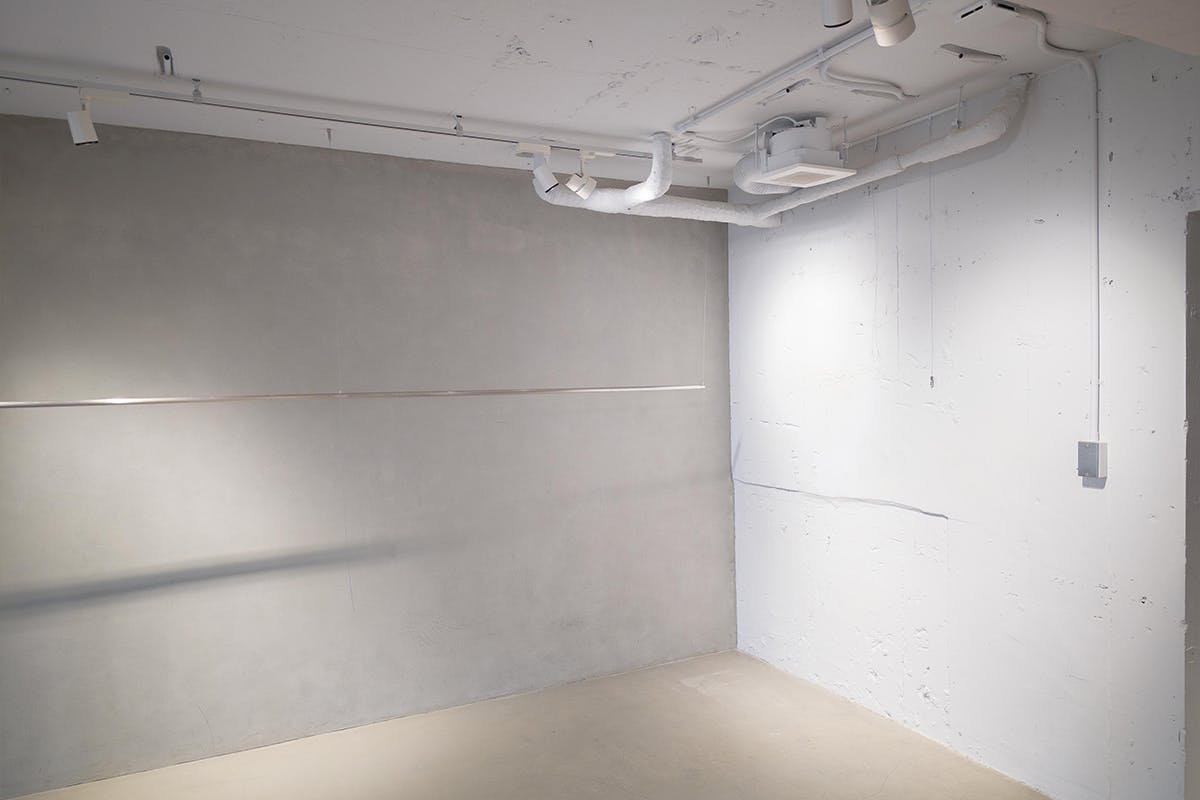 【代官山駅1分】アパレル等の展示会や販売会に適した白壁×モルタル×無垢床で温かみとクールさを兼ね備えた都会的なレンタルスペース