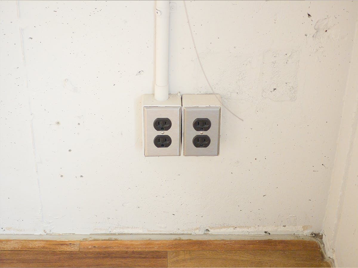 【代官山駅1分】アパレル等の展示会や販売会に適した白壁×モルタル×無垢床で温かみとクールさを兼ね備えた都会的なレンタルスペース