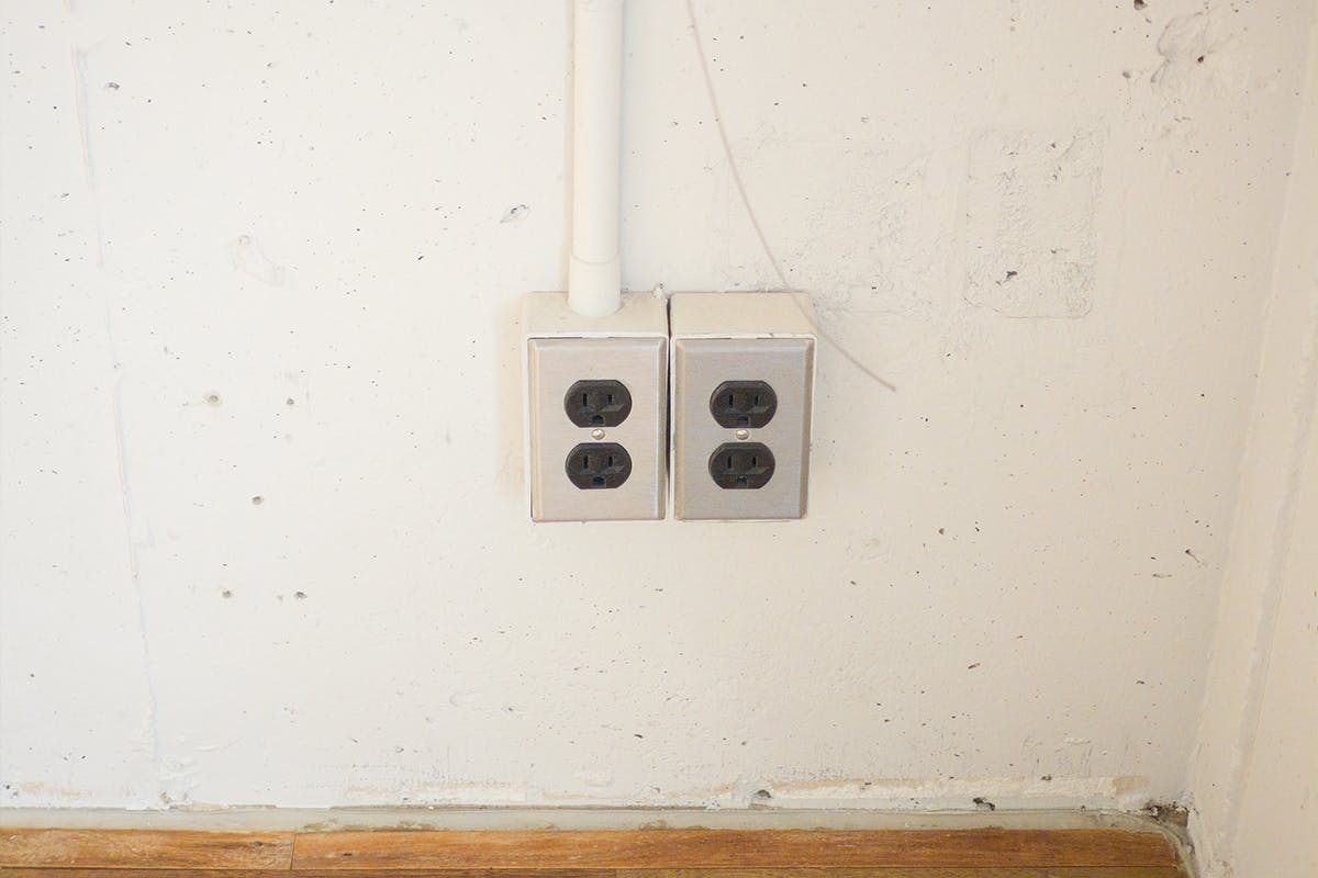 【代官山駅1分】アパレル等の展示会や販売会に適した白壁×モルタル×無垢床で温かみとクールさを兼ね備えた都会的なレンタルスペース