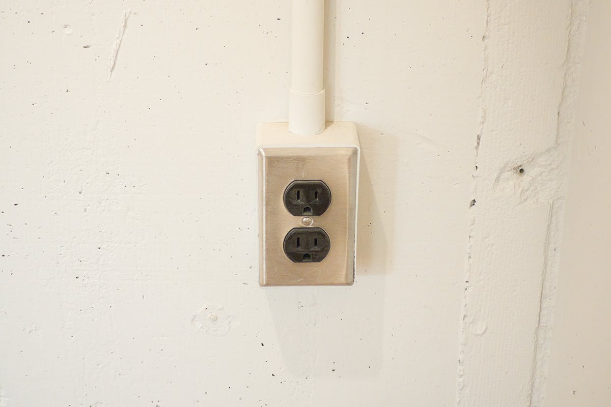 【代官山駅1分】アパレル等の展示会や販売会に適した白壁×モルタル×無垢床で温かみとクールさを兼ね備えた都会的なレンタルスペース