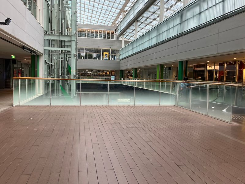 【成城コルティ】成城コルティ２階プラザ小