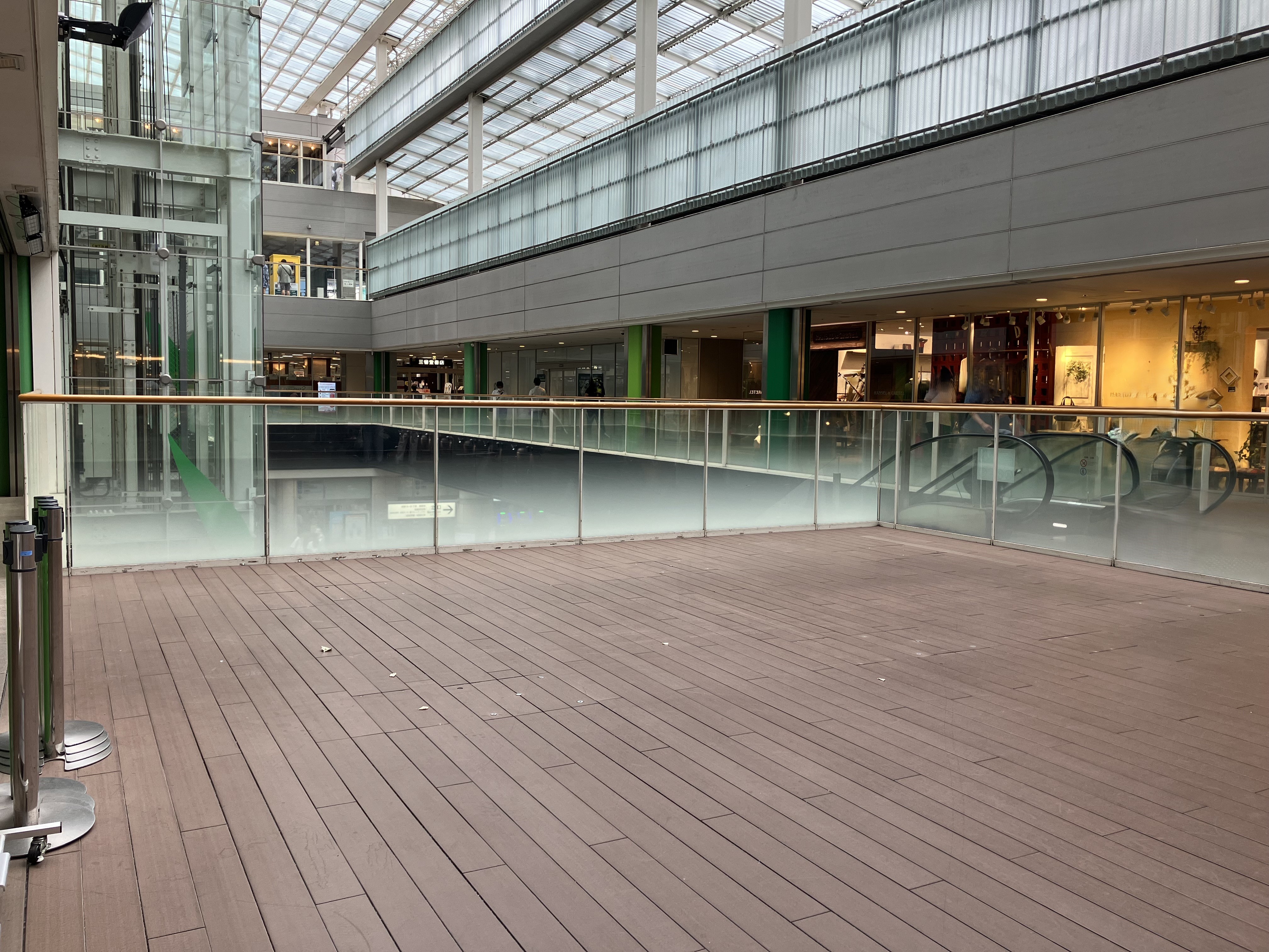 【成城コルティ】成城コルティ２階プラザ小