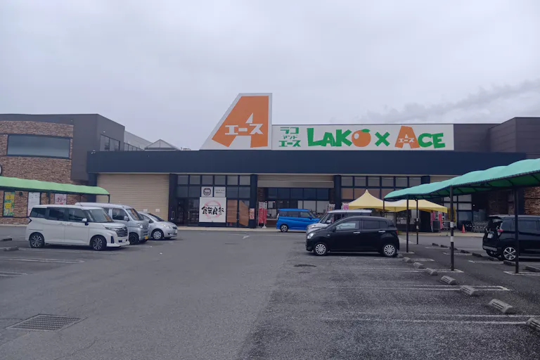【ラコアンドエース沼津店】店舗前軒下 販促プロモーションや物販に最適なスーパー屋外催事イベントスペースの画像3