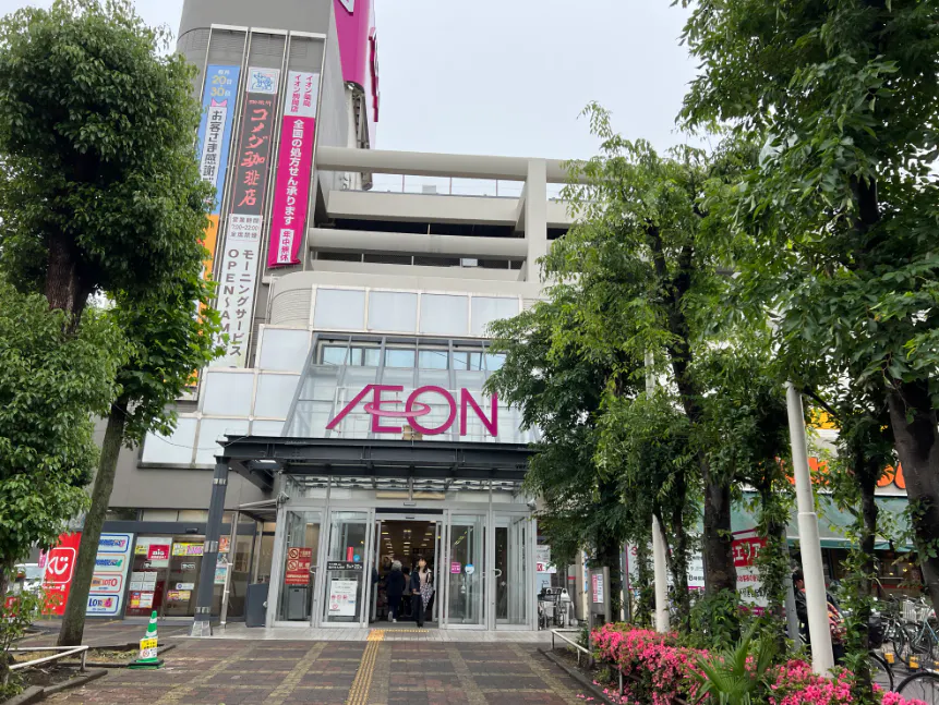 【イオン駒岡店】2階売場前で来店客に訴求できるイベントスペース