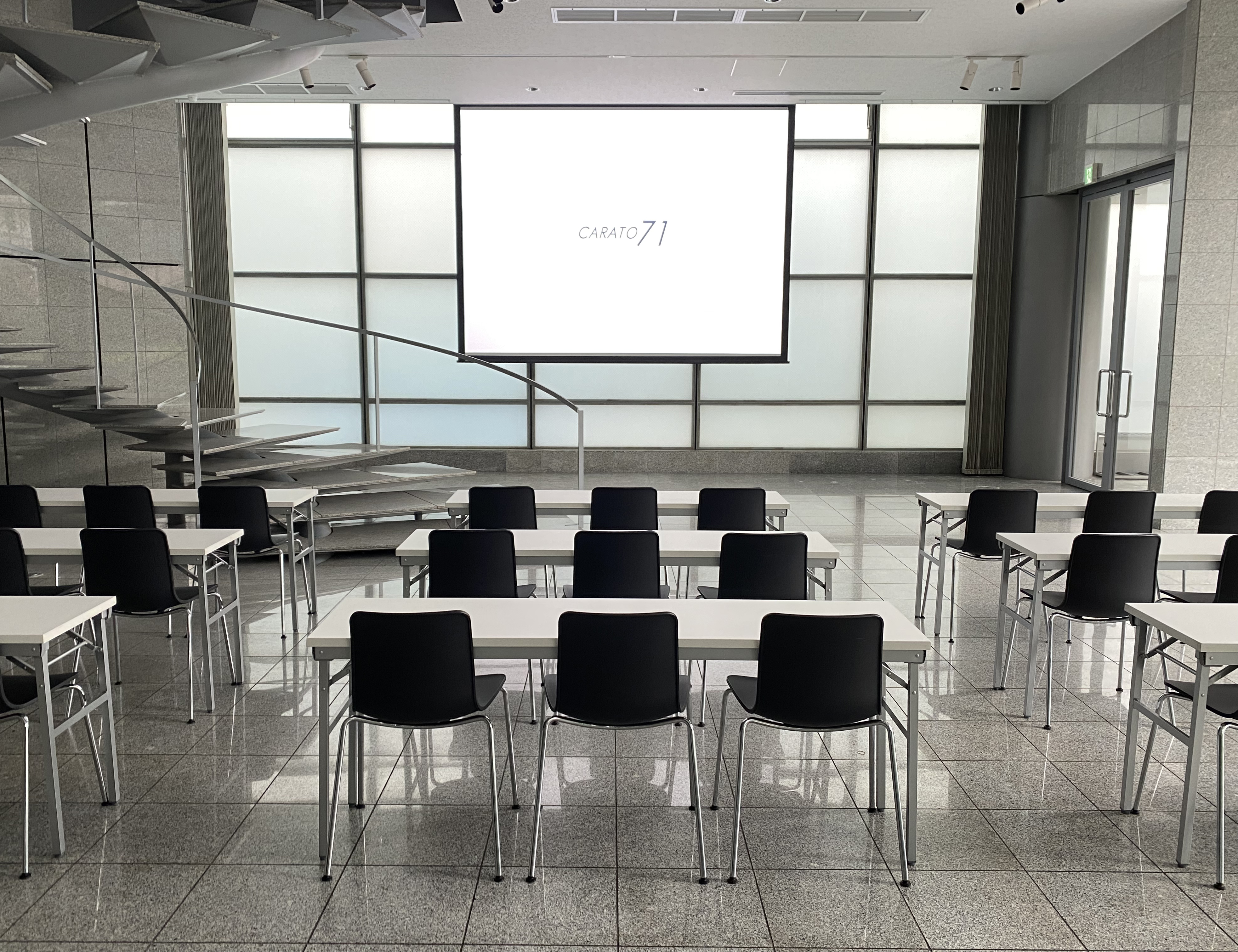 2F スクール形式（100名可能）