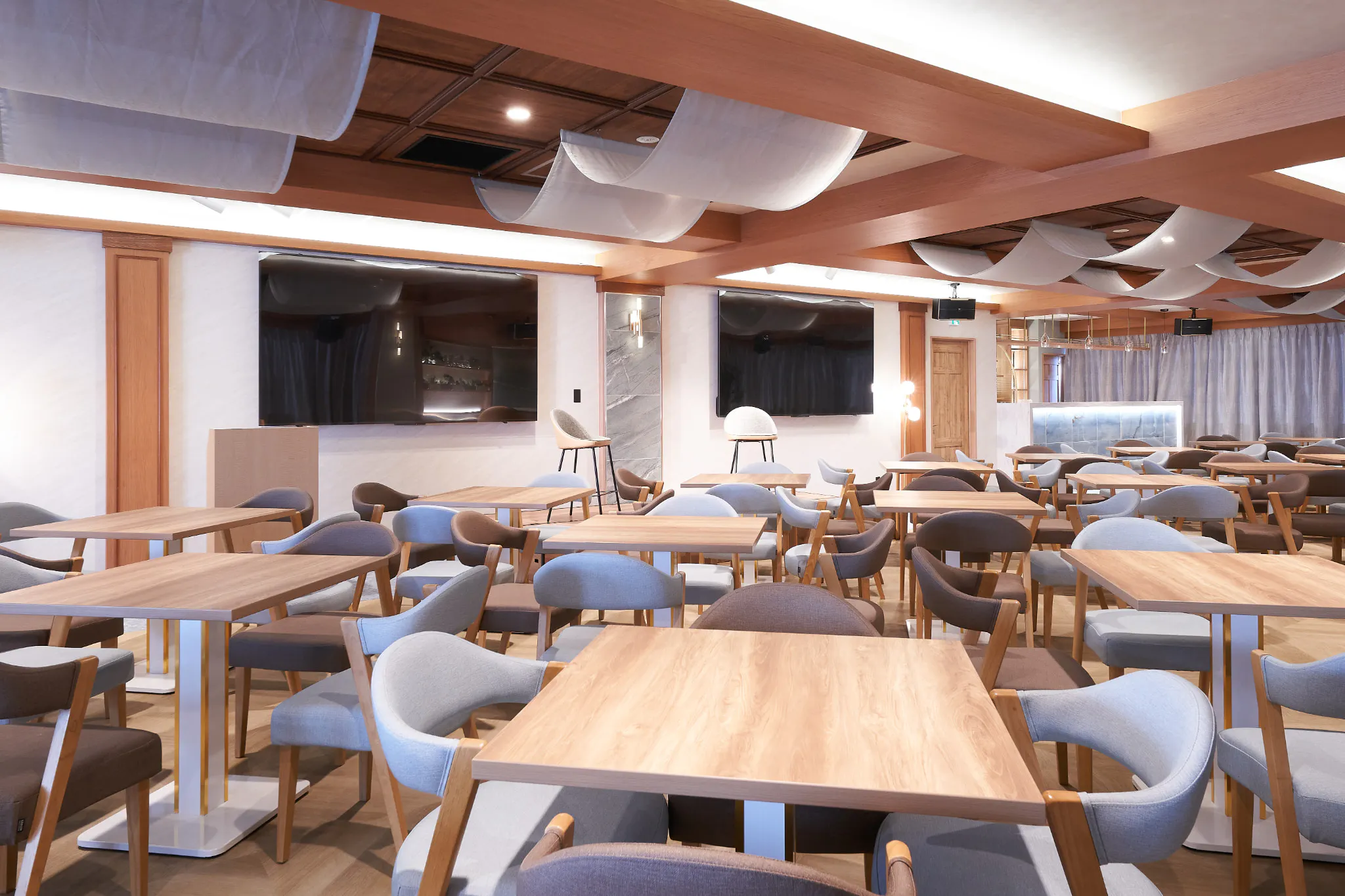 【新橋駅1分】各種パーティーや撮影・イベントに適した清潔感あふれる貸切イベントスペース