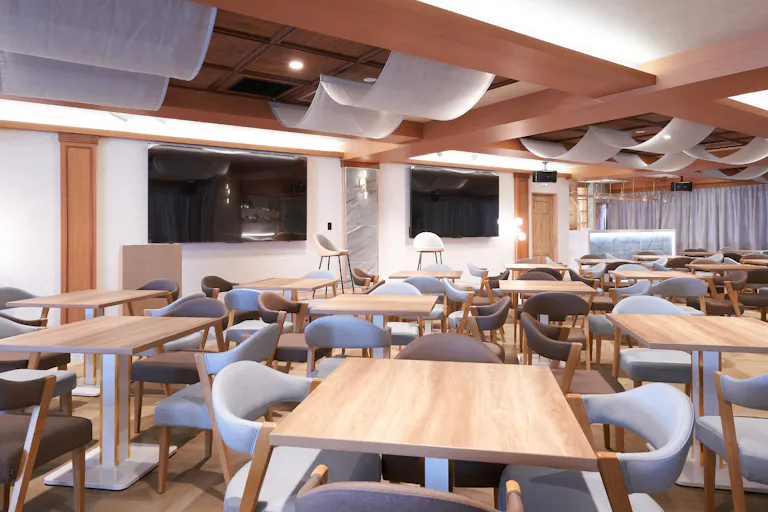 ãæ°æ©é§
1åãã¹ããŒã¹4ïŒã¡ã€ã³ããã¢ïŒ