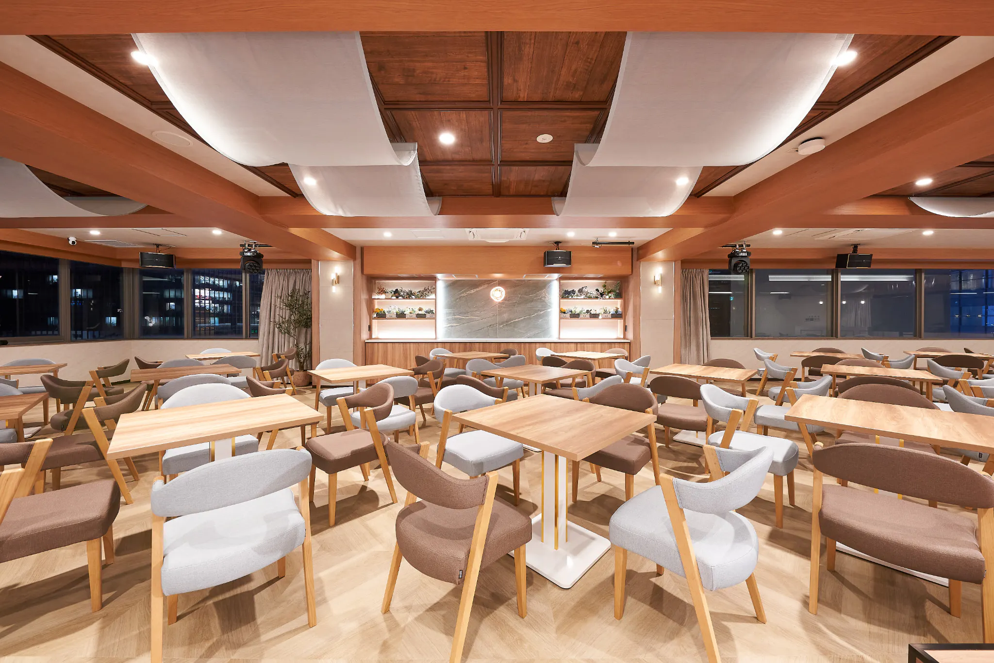 【新橋駅1分】各種パーティーや撮影・イベントに適した清潔感あふれる貸切イベントスペース