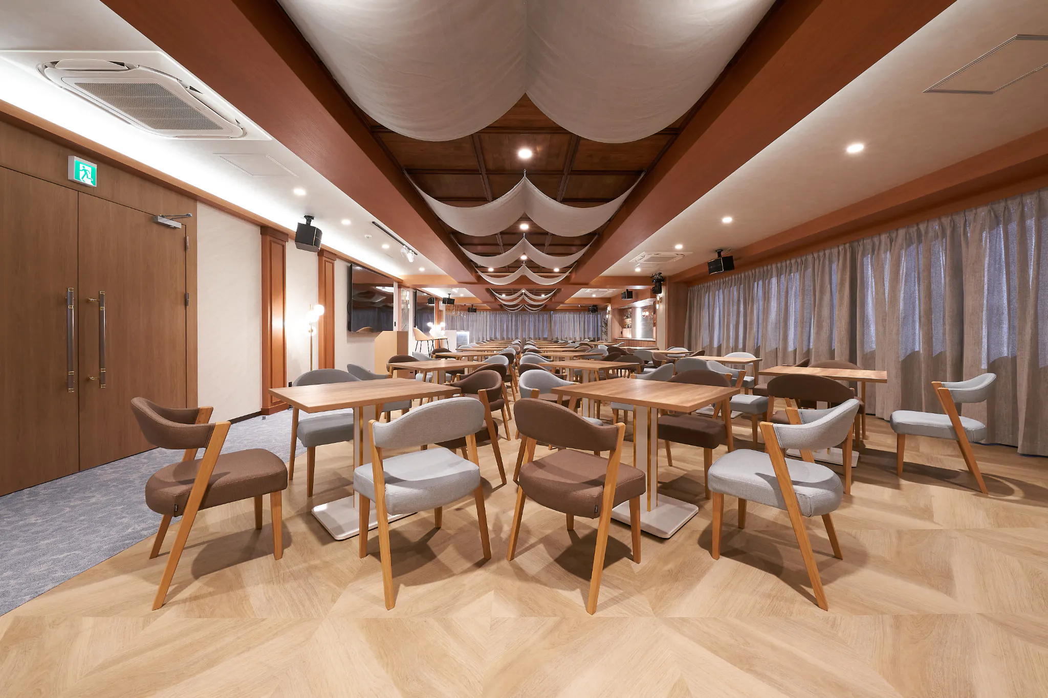 【新橋駅1分】各種パーティーや撮影・イベントに適した清潔感あふれる貸切イベントスペース