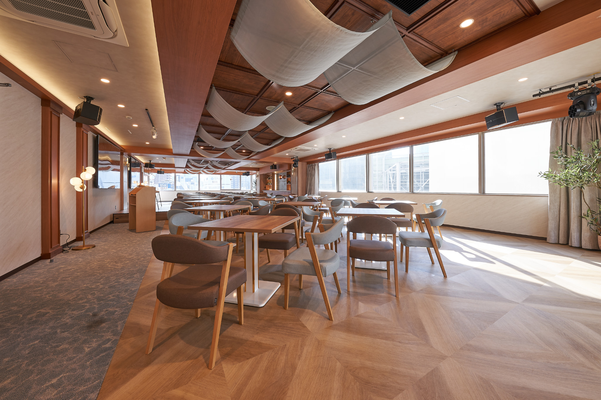 【新橋駅1分】各種パーティーや撮影・イベントに適した清潔感あふれる貸切イベントスペース