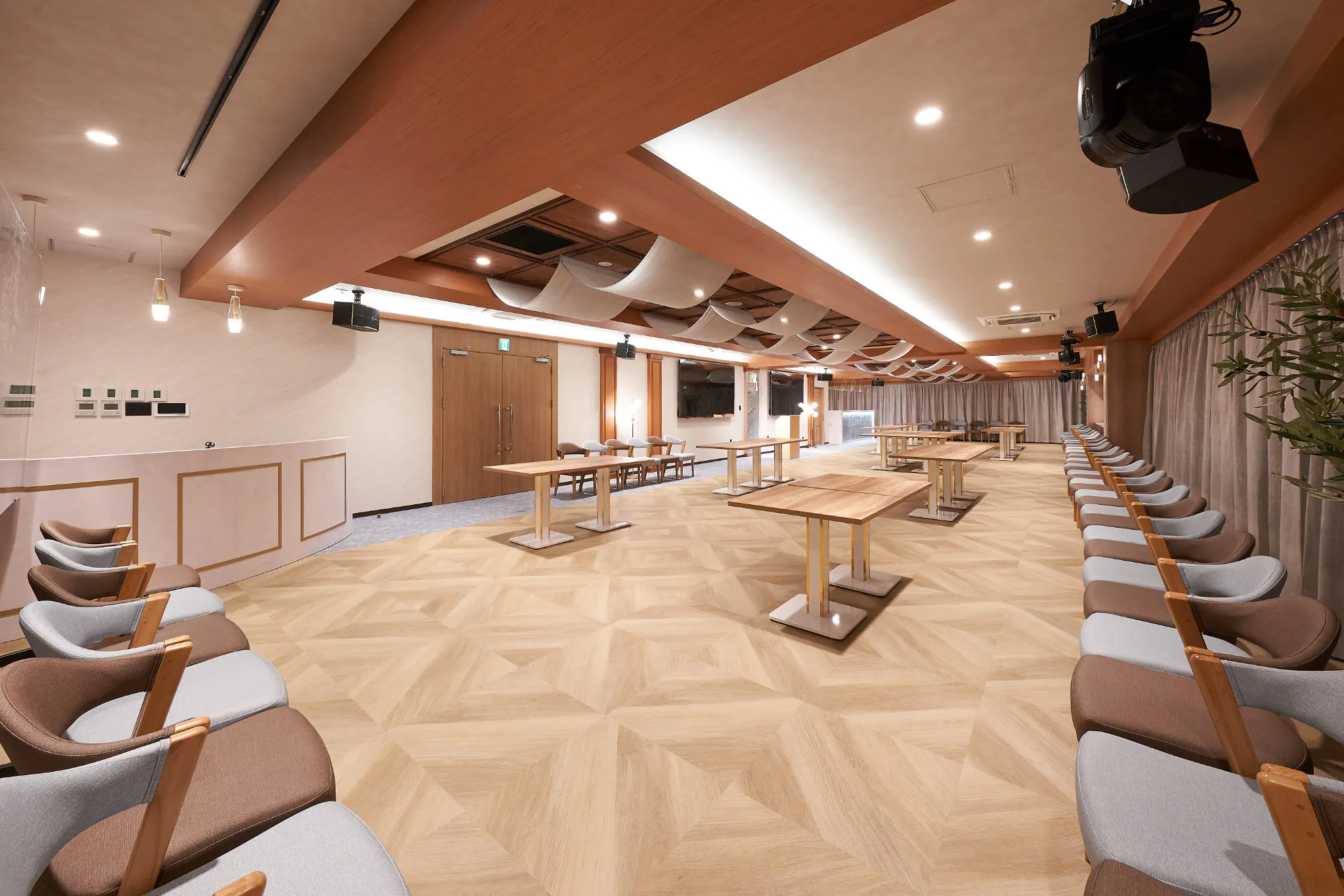 【新橋駅1分】各種パーティーや撮影・イベントに適した清潔感あふれる貸切イベントスペース