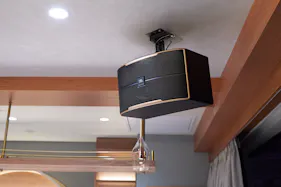 【新橋駅1分】各種パーティーや撮影・イベントに適した清潔感あふれる貸切イベントスペース