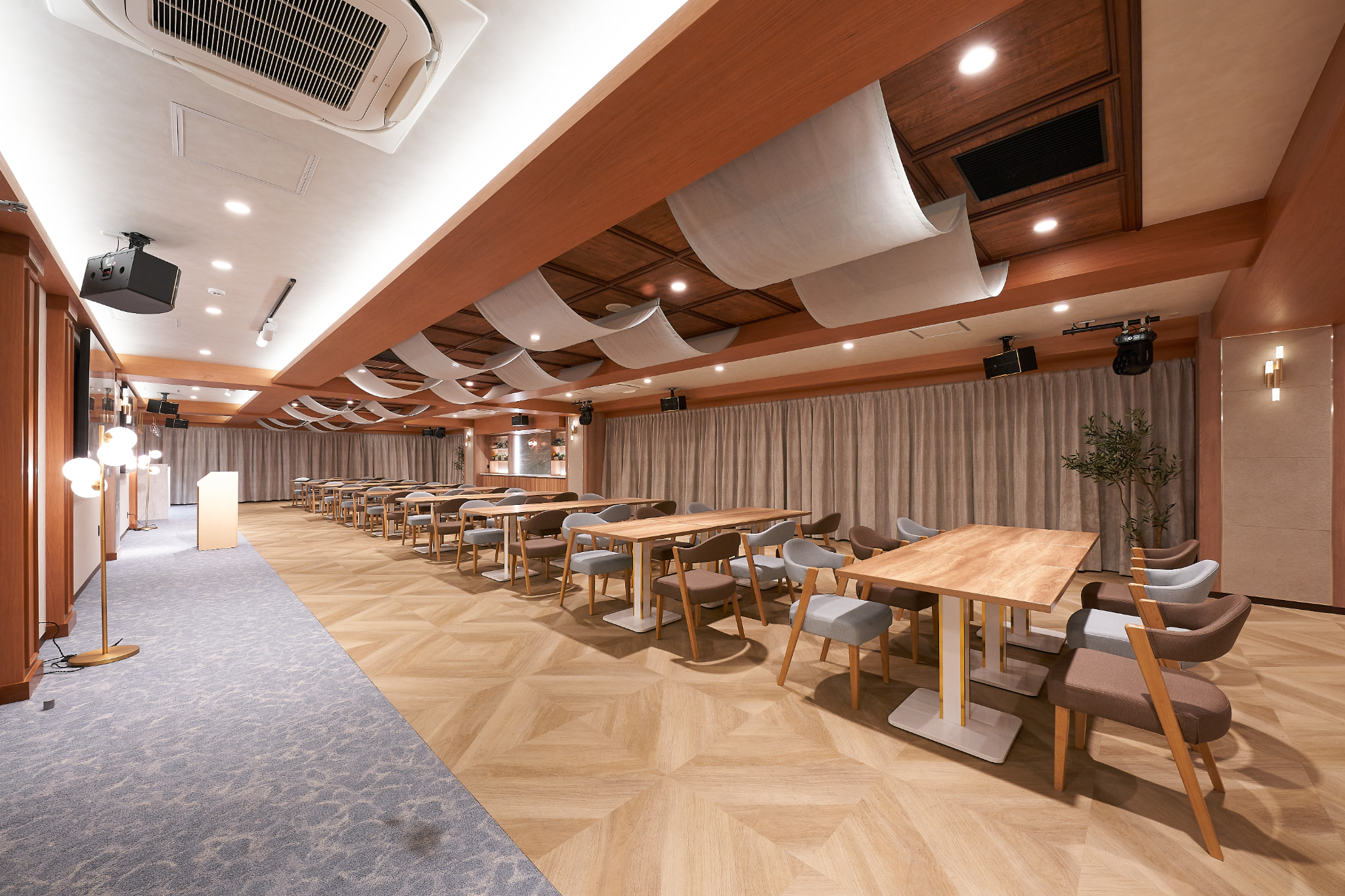 【新橋駅1分】各種パーティーや撮影・イベントに適した清潔感あふれる貸切イベントスペース