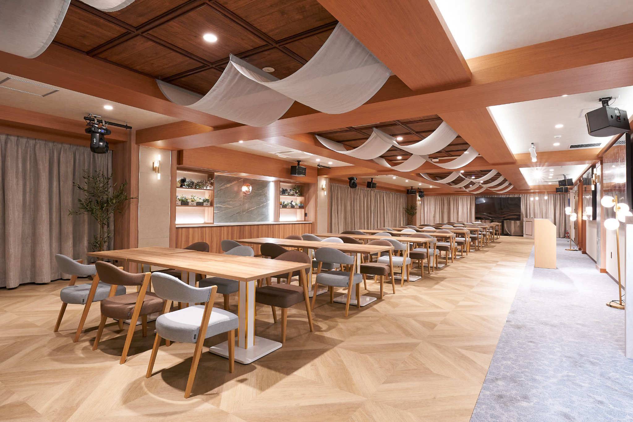 【新橋駅1分】各種パーティーや撮影・イベントに適した清潔感あふれる貸切イベントスペース