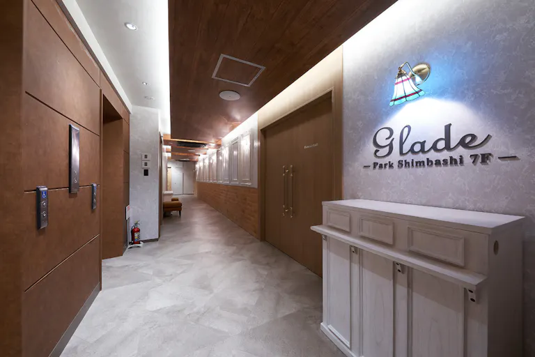 ãæ°æ©é§
1åãã¹ããŒã¹å
¥å£