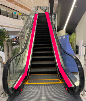 【イオンモール Nagoya Noritake Garden】モール内広告 エスカレーター手すり