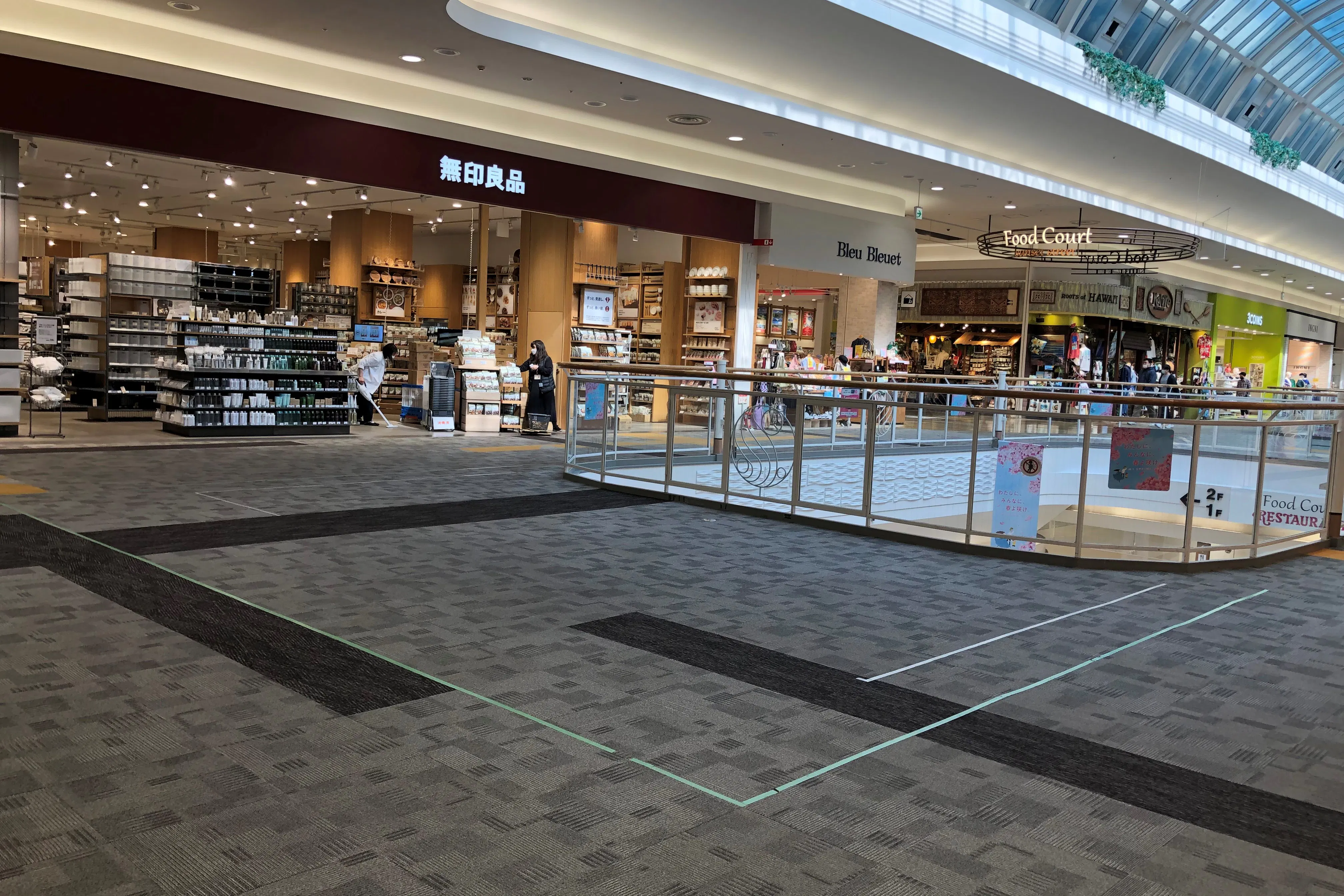 【イオンモールりんくう泉南】南Cブリッジ(EDWIN DENIM GALAXY前)