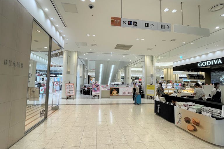 【アミュプラザ鹿児島】人の流動が多い1Fインフォメーション入口横。食物販やポップアップストアに最適なイベントスペースの画像3