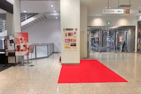 【アミュプラザ鹿児島】人の流動が多い1Fインフォメーション入口横。食物販やポップアップストアに最適なイベントスペース