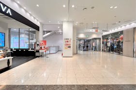 【アミュプラザ鹿児島】人の流動が多い1Fインフォメーション入口横。食物販やポップアップストアに最適なイベントスペース