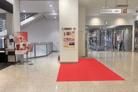 【アミュプラザ鹿児島】人の流動が多い1Fインフォメーション入口横。食物販やポップアップストアに最適なイベントスペース