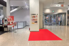 【アミュプラザ鹿児島】人の流動が多い1Fインフォメーション入口横。食物販やポップアップストアに最適なイベントスペース