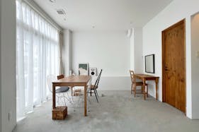 【牛込柳町駅2分】展示会やポップアップストアに最適な、天井高3.2mある自然光豊富な路面スペース