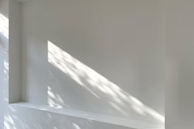 【牛込柳町駅2分】展示会やポップアップストアに最適な、天井高3.2mある自然光豊富な路面スペース