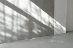 【牛込柳町駅2分】展示会やポップアップストアに最適な、天井高3.2mある自然光豊富な路面スペース