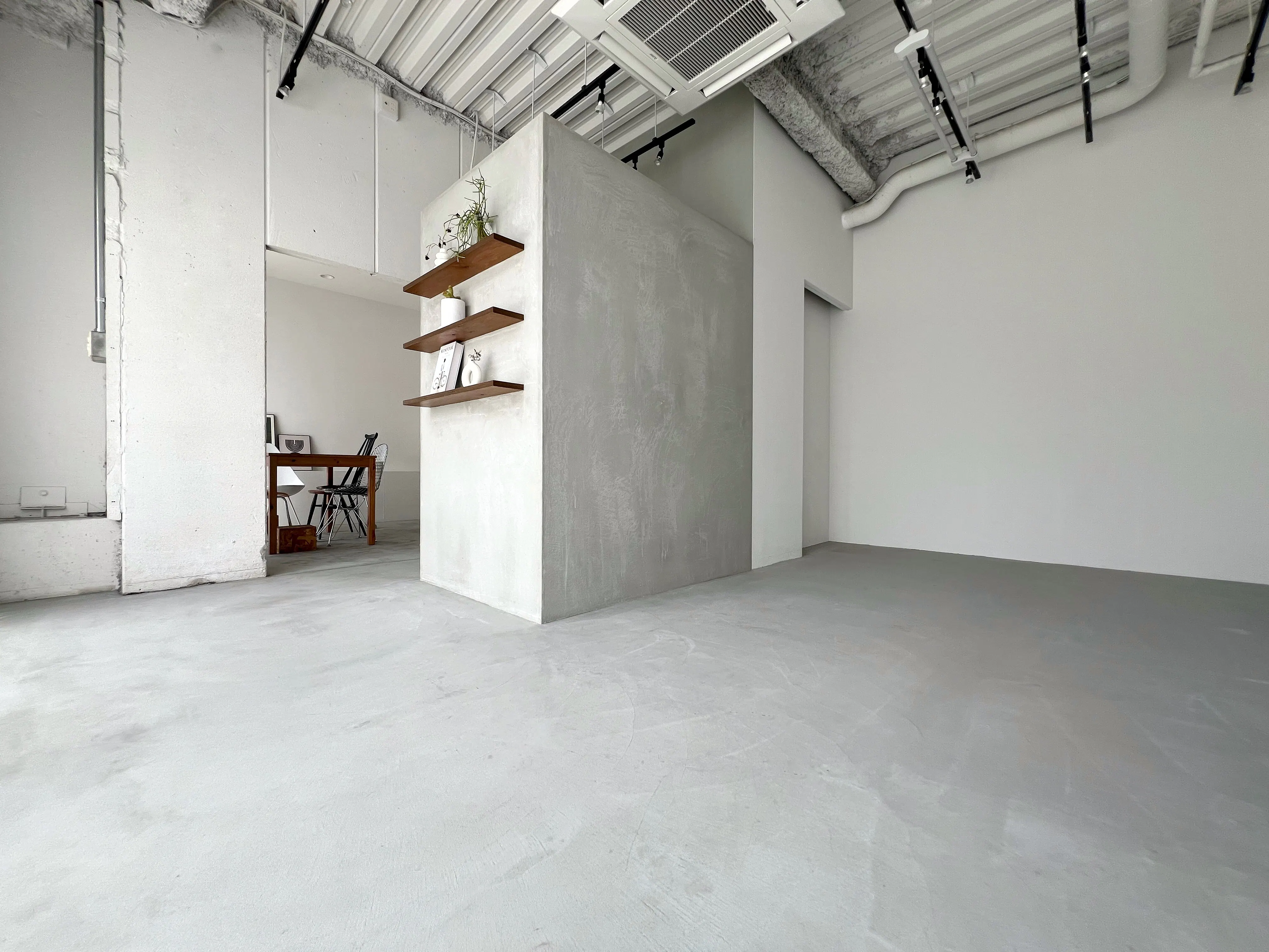 【牛込柳町駅2分】展示会・POPUP・撮影に｜天井高3.2m・40㎡・自然光豊富な路面スペース