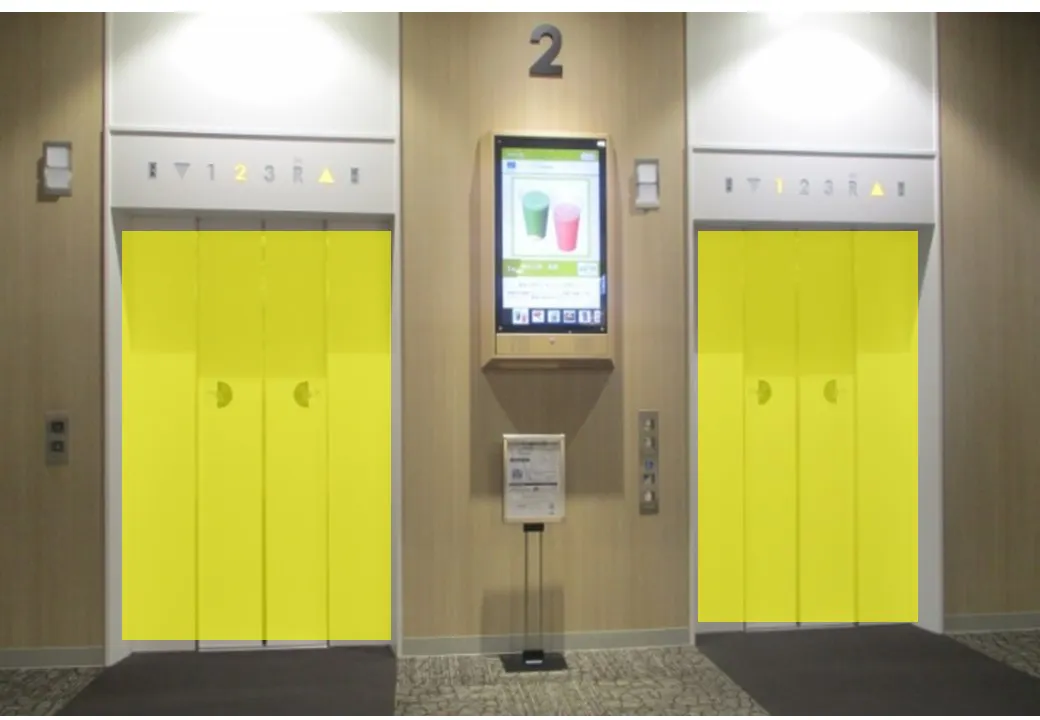 【イオンモール新小松】モール内広告 エレベーター扉の画像