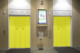 【イオンモール新小松】モール内広告 エレベーター扉