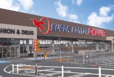 【オークワ和泉納花店】食品側入口の車両展示専用スペース