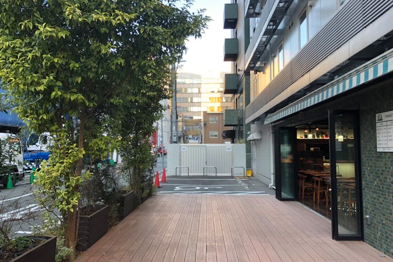 【ホテルウィングインターナショナルセレクト博多駅前/博多駅4分】会員獲得キャンペーン等の販売促進会場に適した福岡博多駅付近の道路に面した1Fテラスの路面スペースの画像1