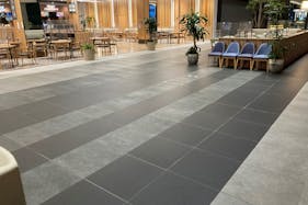 【THE OUTLETS KITAKYUSHU】【中央】フードフォレスト前(ルピシアボンマルシェ前)