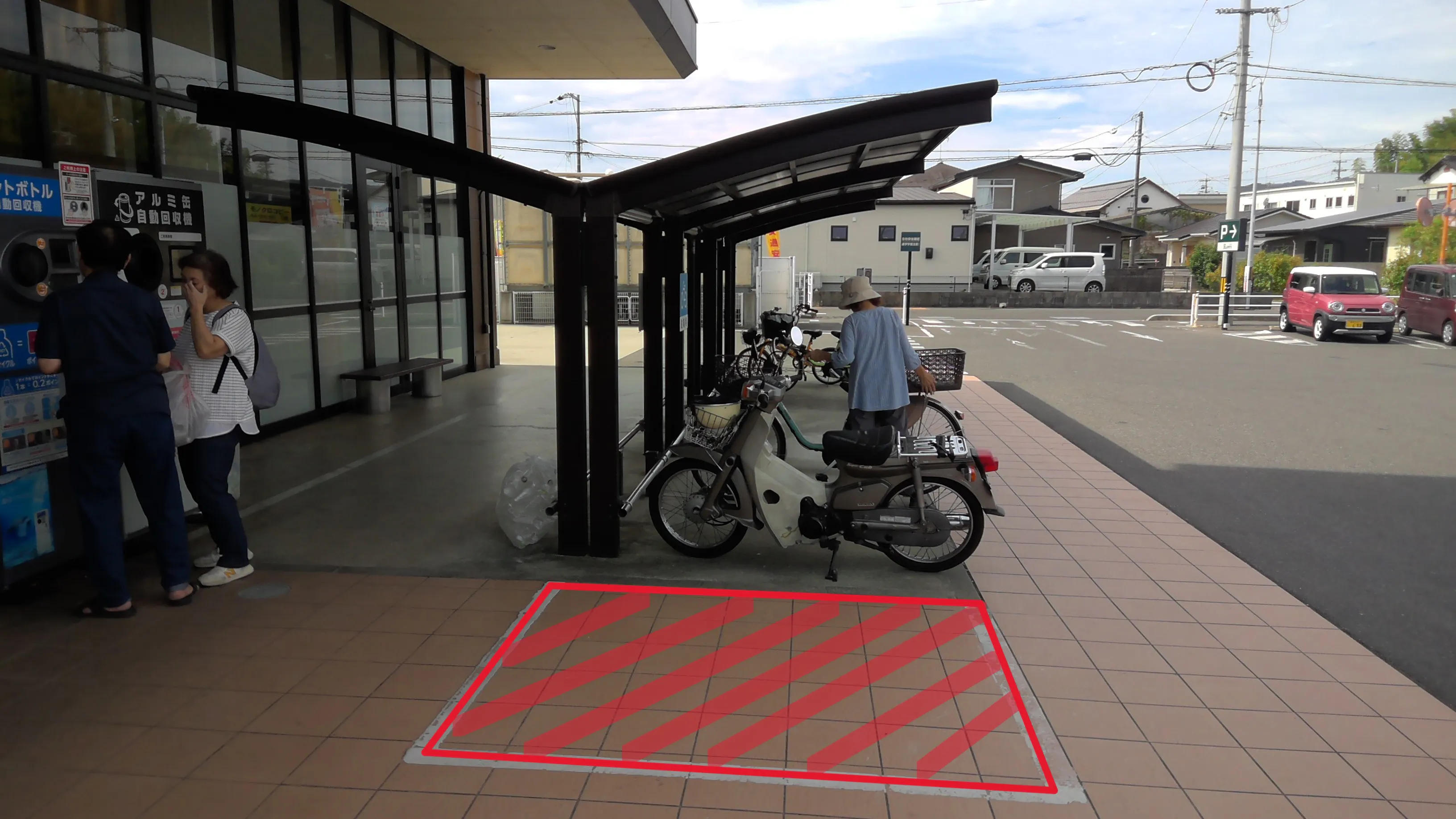 【天満屋ハピーズ真備店】店頭駐輪場前 各種プロモーション、会員獲得イベントに最適な屋外催事イベントスペース