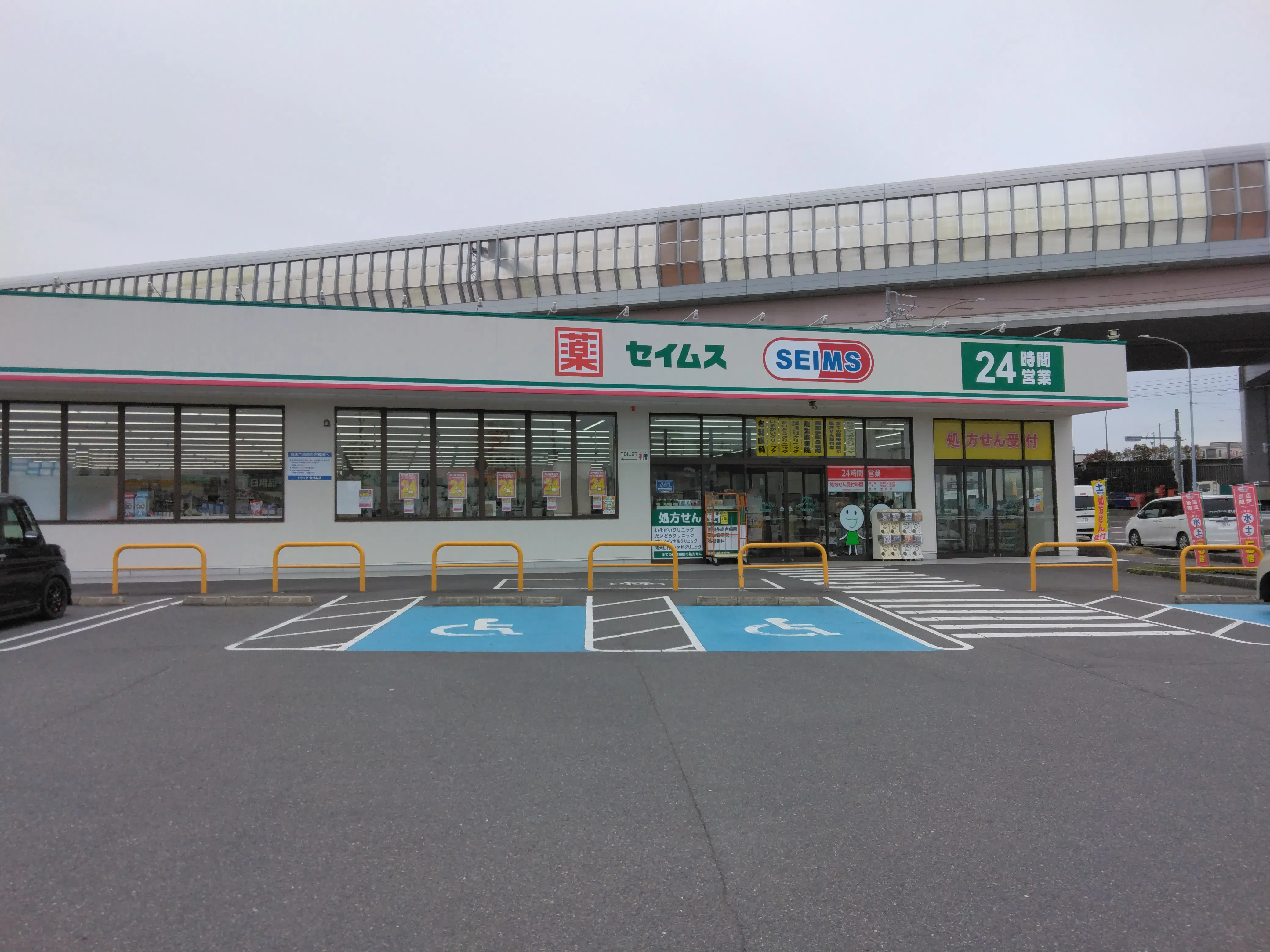 【ドラッグセイムス東海名和店】キッチンカー出店やプロモーション催事に最適なドラッグストアの駐車場イベントスペース