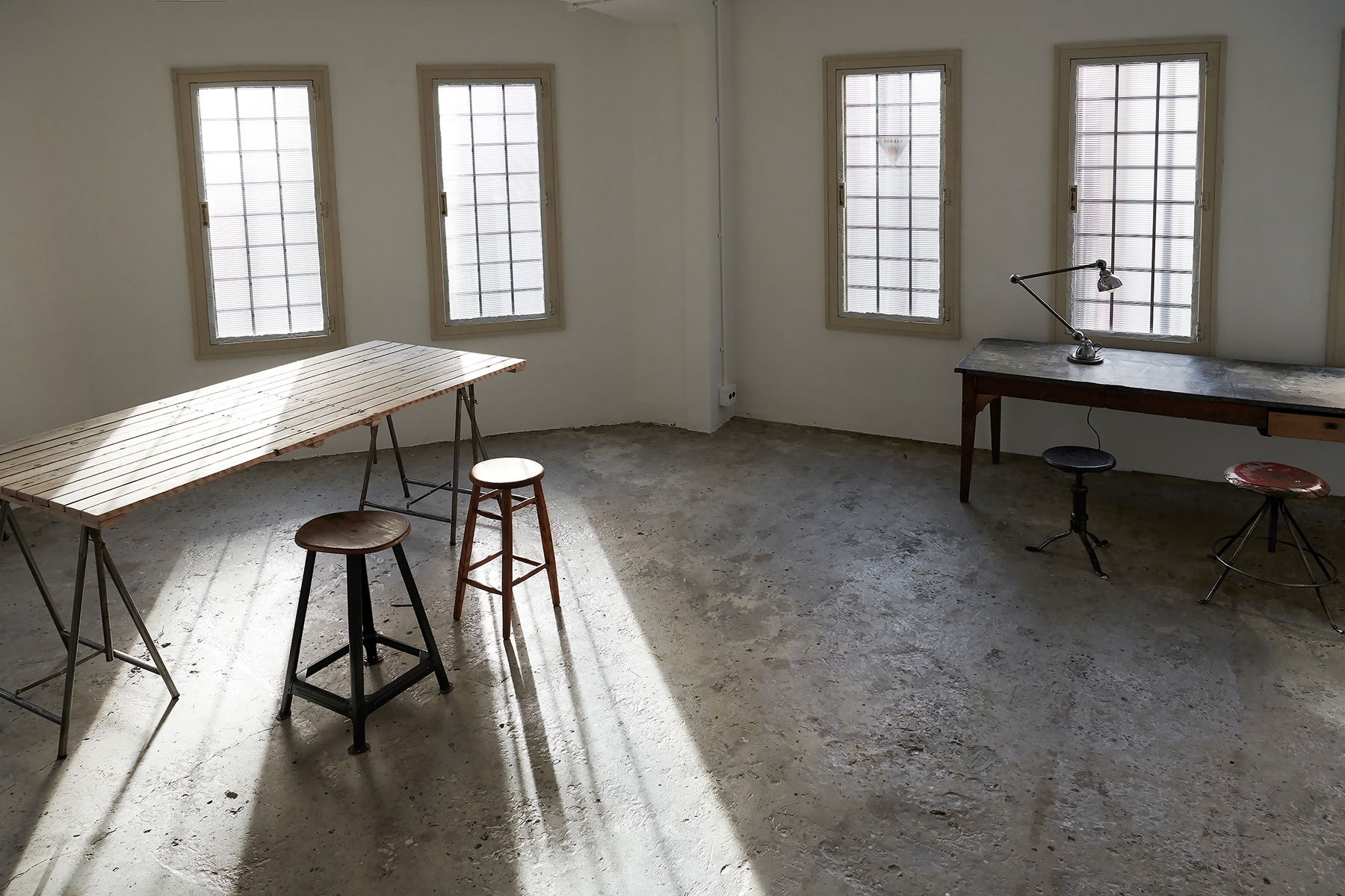 窓からしっかりと自然光が入ってきます。